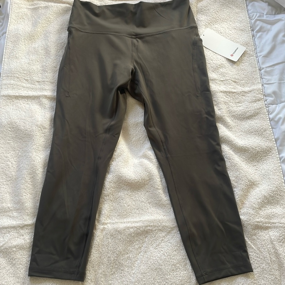 Lululemon Wunder Train HR crop w/ pockets